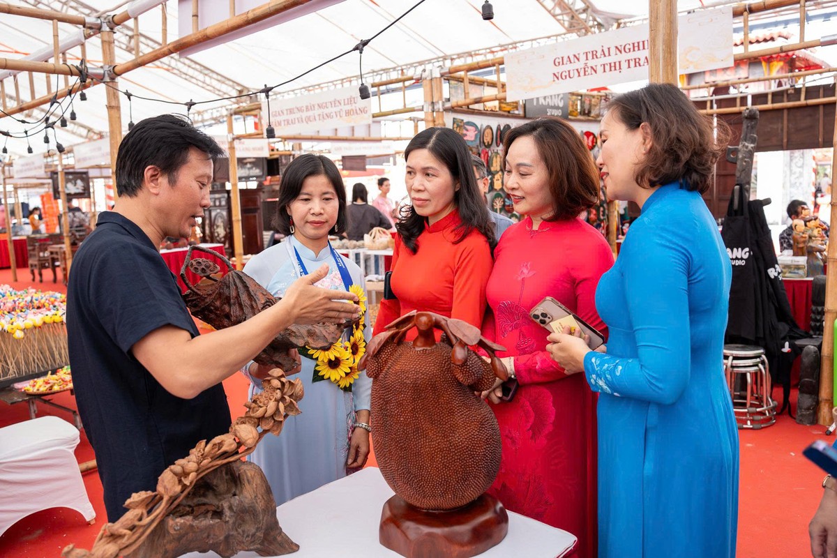 Nữ nghệ nhân Hà Nội tìm cách đưa nghề truyền thống đến gần thị trường số- Ảnh 3.