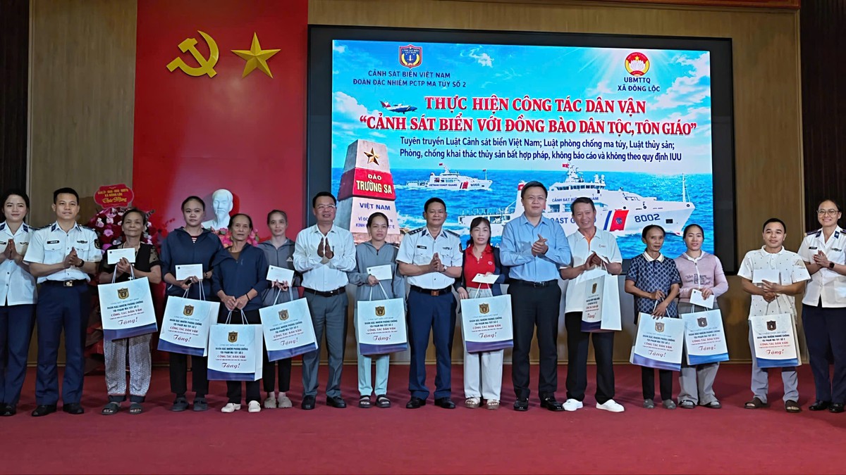 Thắt chặt tình quân dân trong chương trình "Cảnh sát biển với đồng bào dân tộc, tôn giáo"- Ảnh 2.