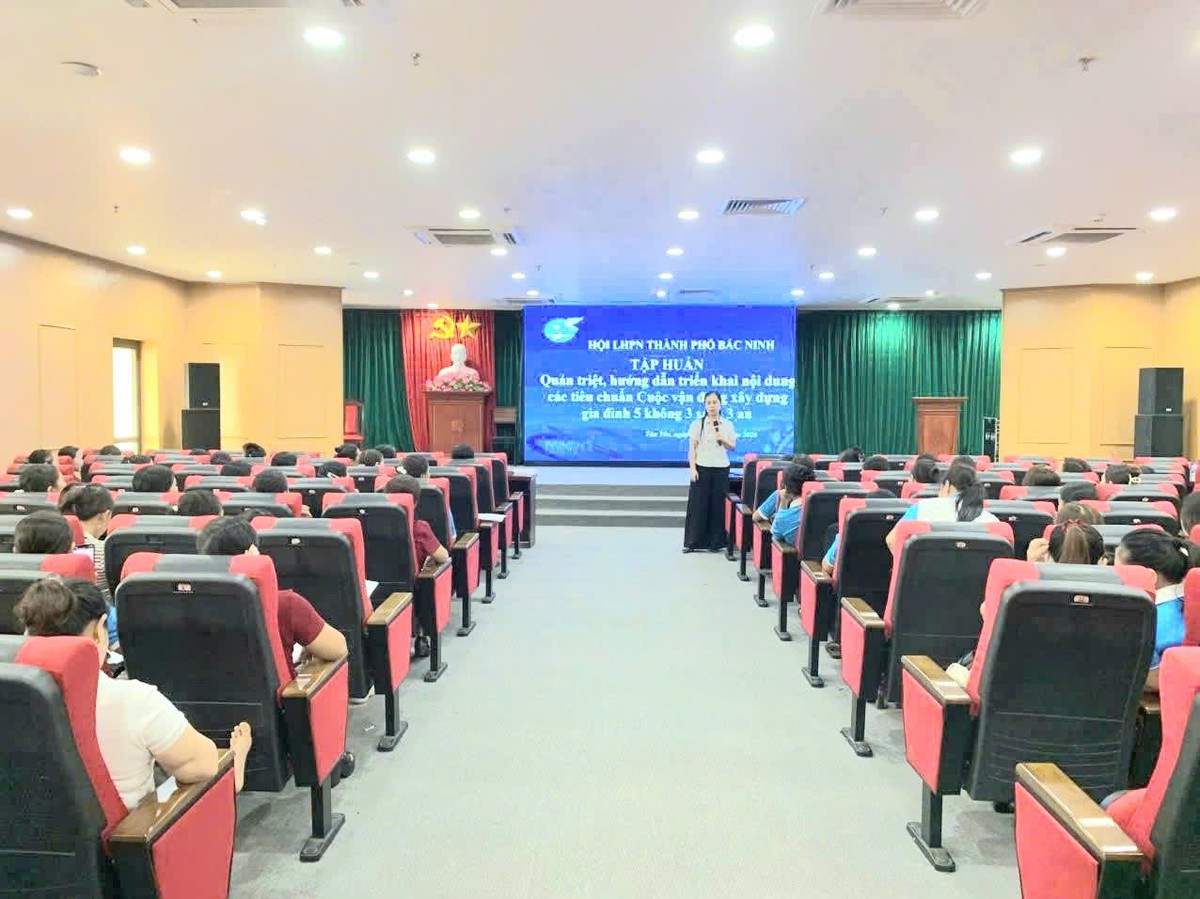 Chuyển đổi số từ những việc nhỏ trong mỗi gia đình nông thôn - Ảnh 2.