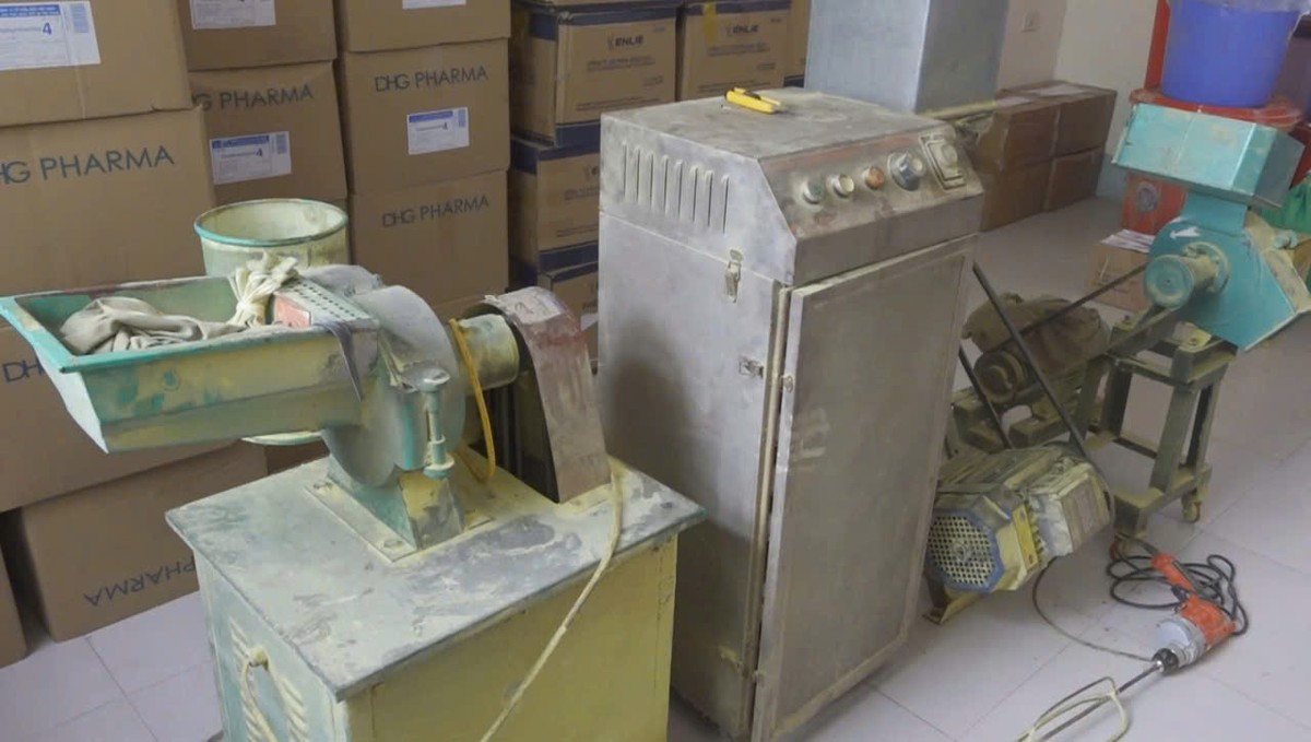 Phá đường dây làm thuốc giả quy mô lớn, khởi tố 10 bị can- Ảnh 2.