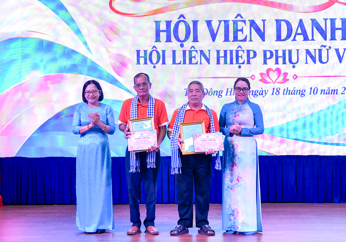 Giới thiệu nhiều tác phẩm ký hoạ chân dung Mẹ Việt Nam Anh hùng nhân dịp 20/10- Ảnh 2.