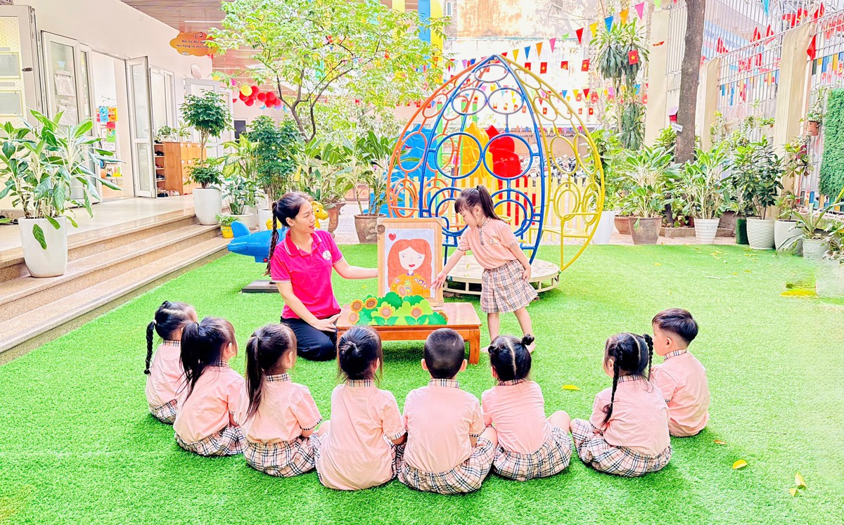 Khi đôi bàn tay bé xíu "cất lời" tri ân - Ảnh 2.
