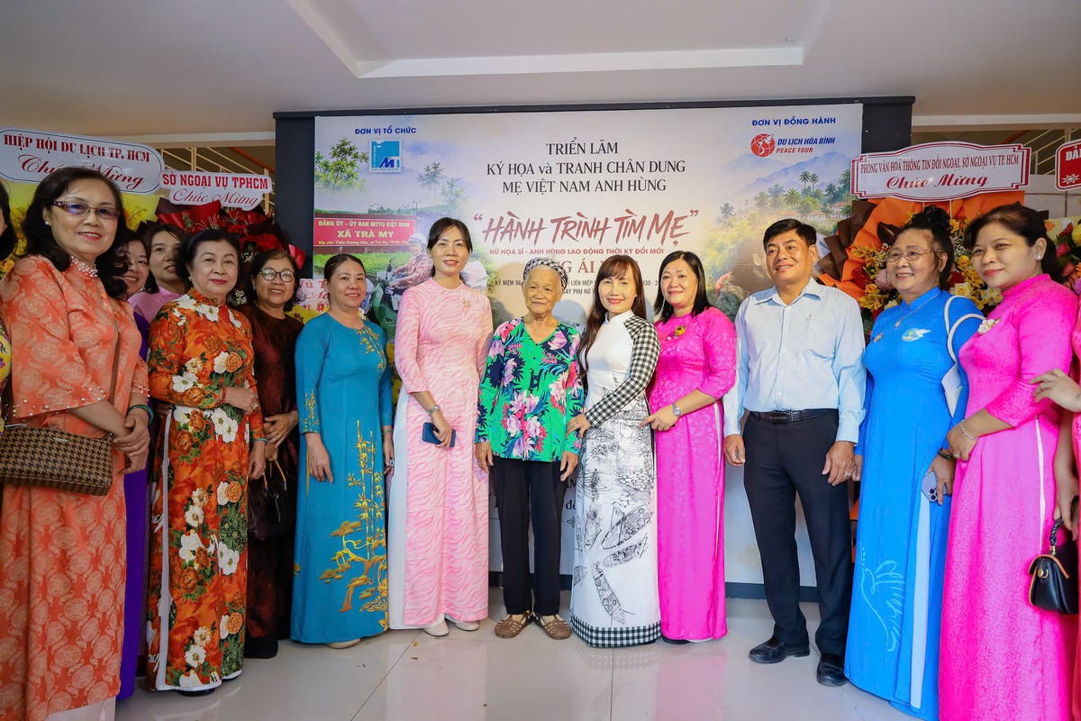 Giới thiệu nhiều tác phẩm ký hoạ chân dung Mẹ Việt Nam Anh hùng nhân dịp 20/10- Ảnh 1.