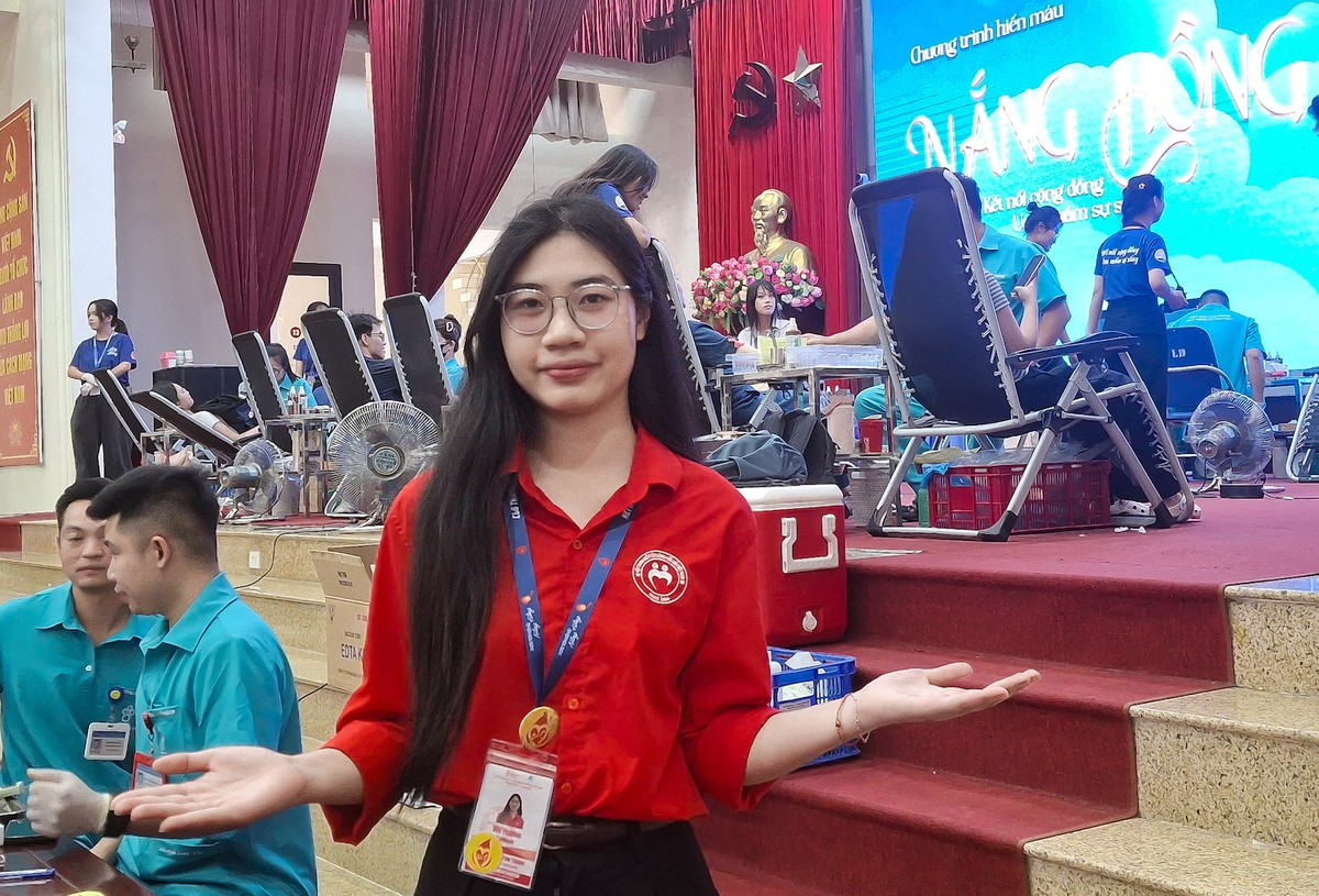 "Nắng Hồng 2026" tiếp nhận hơn 300 đơn vị máu, phát huy tinh thần nhân ái của tuổi trẻ - Ảnh 2.