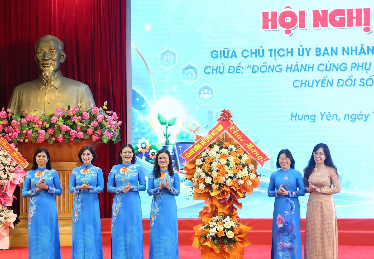 Hưng Yên đối thoại với phụ nữ: Gỡ khó để khởi nghiệp, chuyển đổi số và chuyển đổi xanh - Ảnh 7.
