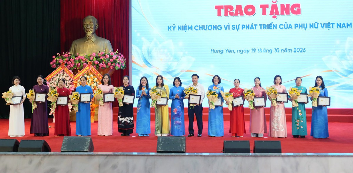 Hưng Yên đối thoại với phụ nữ: Gỡ khó để khởi nghiệp, chuyển đổi số và chuyển đổi xanh - Ảnh 8.