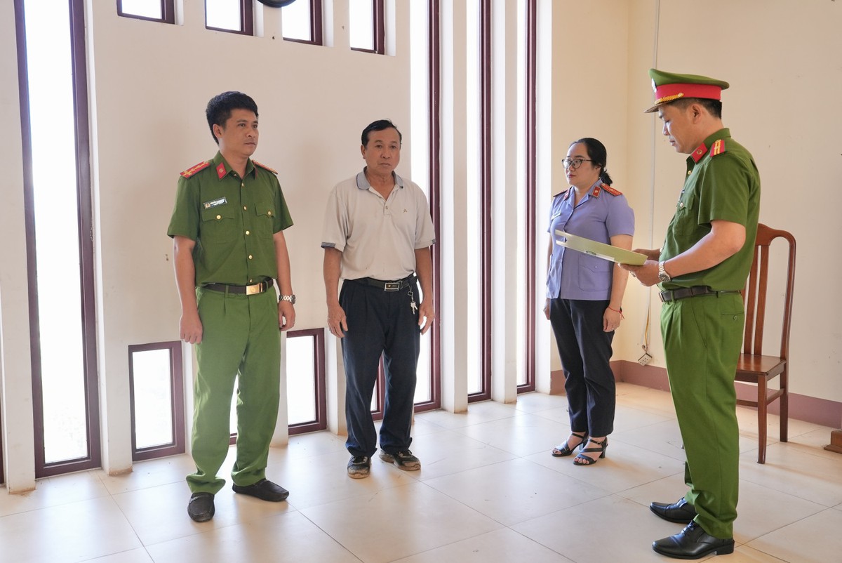 Khởi tố đối tượng dùng đậu nành, hương liệu sản xuất cà phê giả - Ảnh 1.
