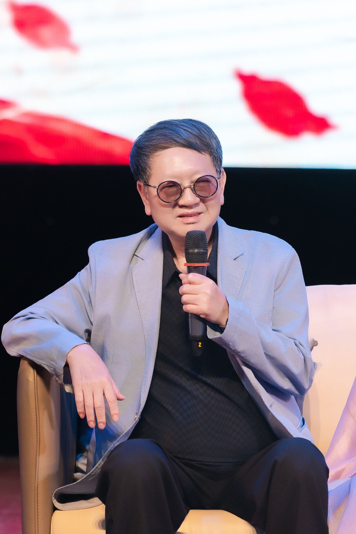 Trung tá Phương Mai hát về tình mẹ nhân Ngày Phụ nữ Việt Nam - Ảnh 1.