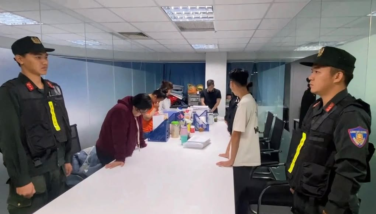 Mua 1,1 tỷ dữ liệu cá nhân, lừa hơn 5.400 người cao tuổi, chiếm đoạt 39,6 tỷ đồng  - Ảnh 1.