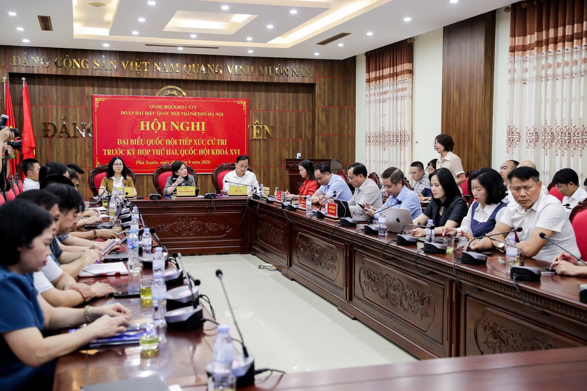 Agribank cùng Đoàn đại biểu Quốc hội thành phố Hà Nội trao 1 tỷ đồng hỗ trợ xây dựng Nhà Đại đoàn kết - Ảnh 1.