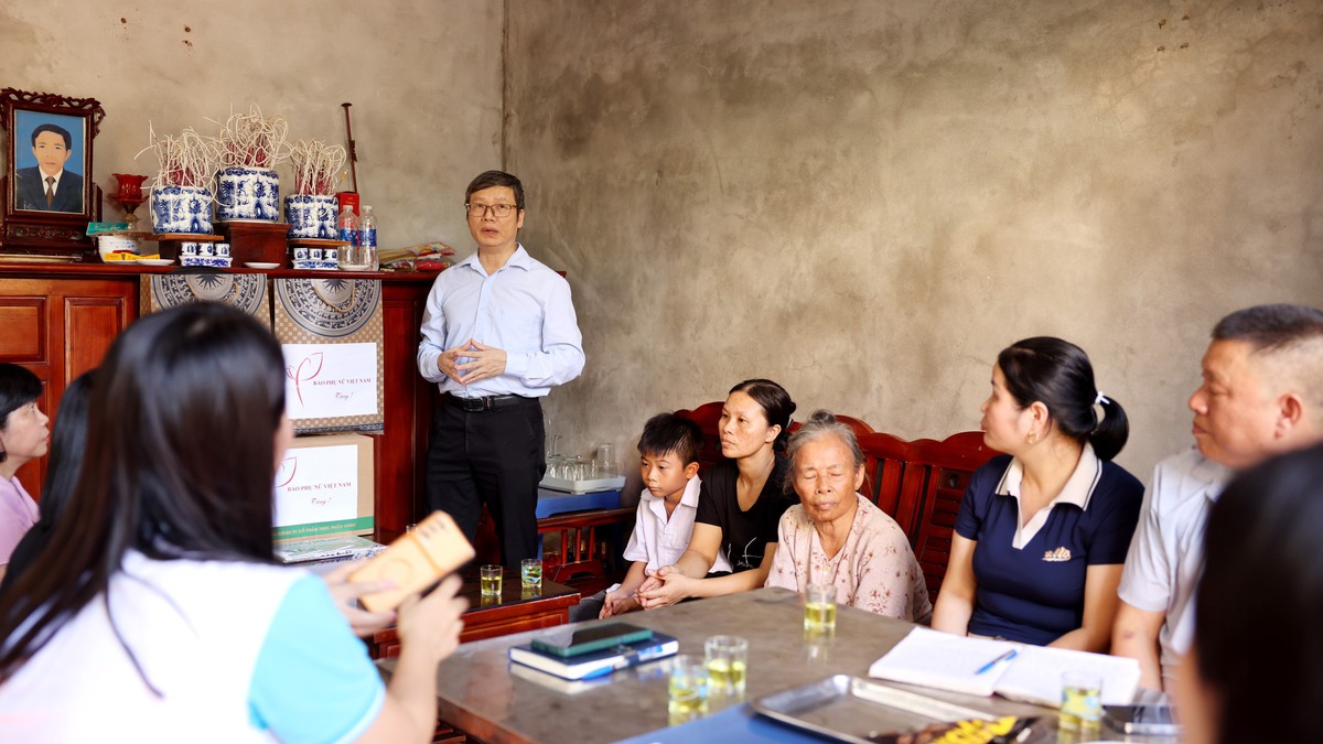 Tổng Biên tập Báo Phụ nữ Việt Nam nhận đỡ đầu học sinh mồ côi- Ảnh 1.