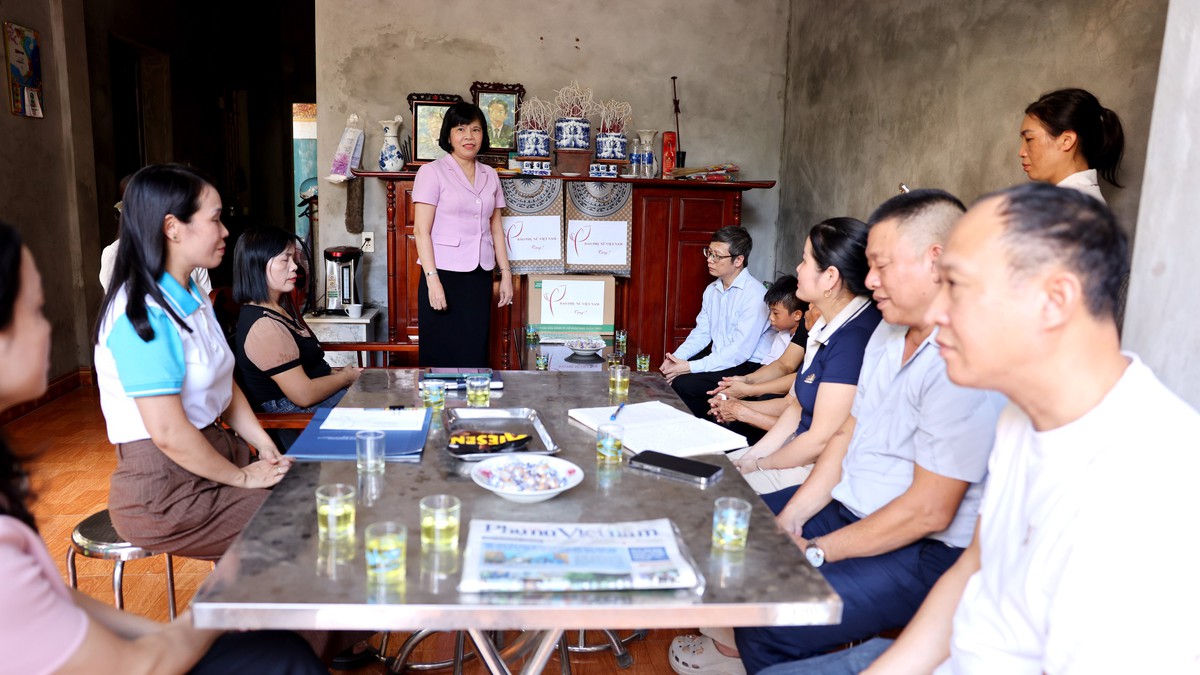 Tổng Biên tập Báo Phụ nữ Việt Nam nhận đỡ đầu học sinh mồ côi- Ảnh 2.