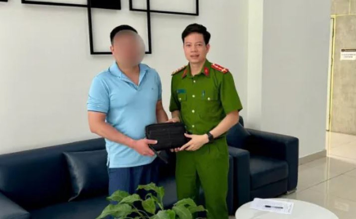 Diễn đàn tháng 10: Tự trọng giữa những lối tắt - Khi không ai biết, ta vẫn chọn làm điều đúng - Ảnh 1.