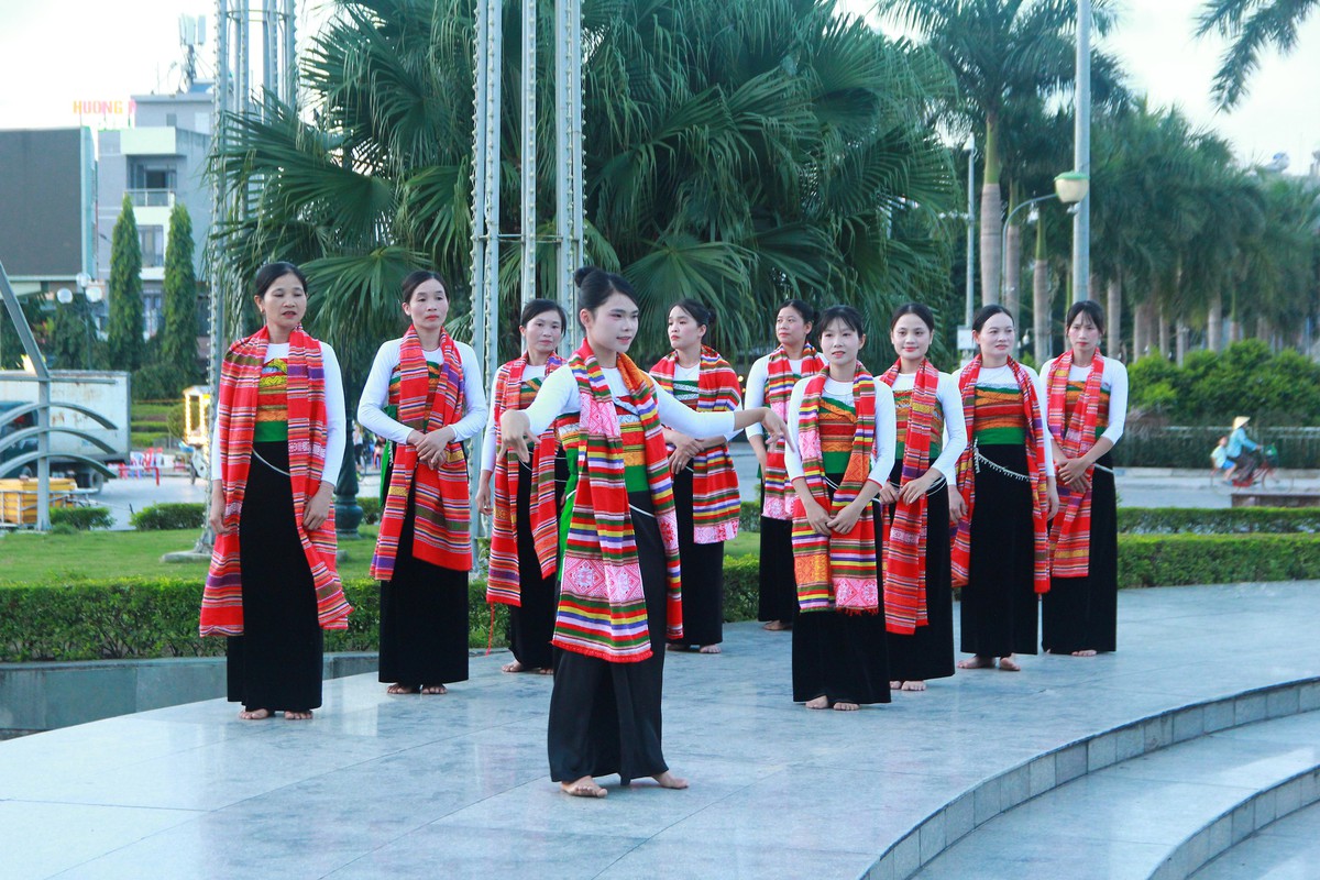 Trao truyền văn hóa Thái để những làn điệu không mai một - Ảnh 1.
