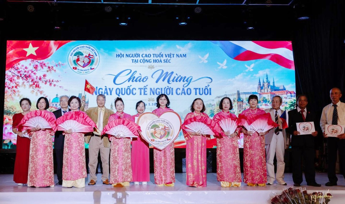 Mái nhà chung của người cao tuổi Việt Nam tại Cộng hòa Séc - Ảnh 2.