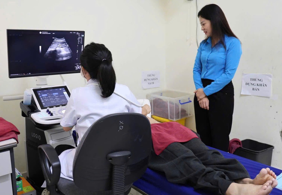 Sơn La: Khám tầm soát ung thư miễn phí cho 200 nữ công nhân - Ảnh 1.