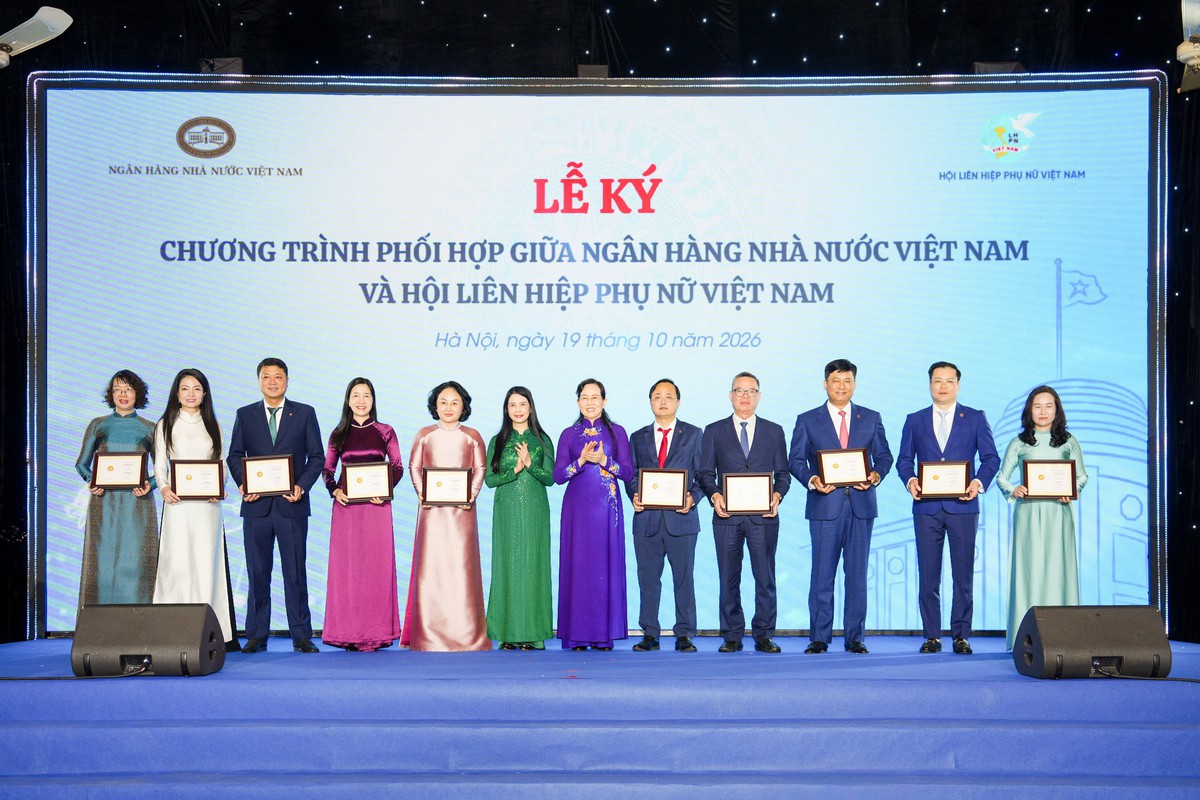 Kỷ niệm Ngày Phụ nữ Việt Nam 20/10, Agribank cùng 8 ngân hàng ủng hộ 54 tỷ đồng chăm lo, hỗ trợ phụ nữ và trẻ em - Ảnh 3.