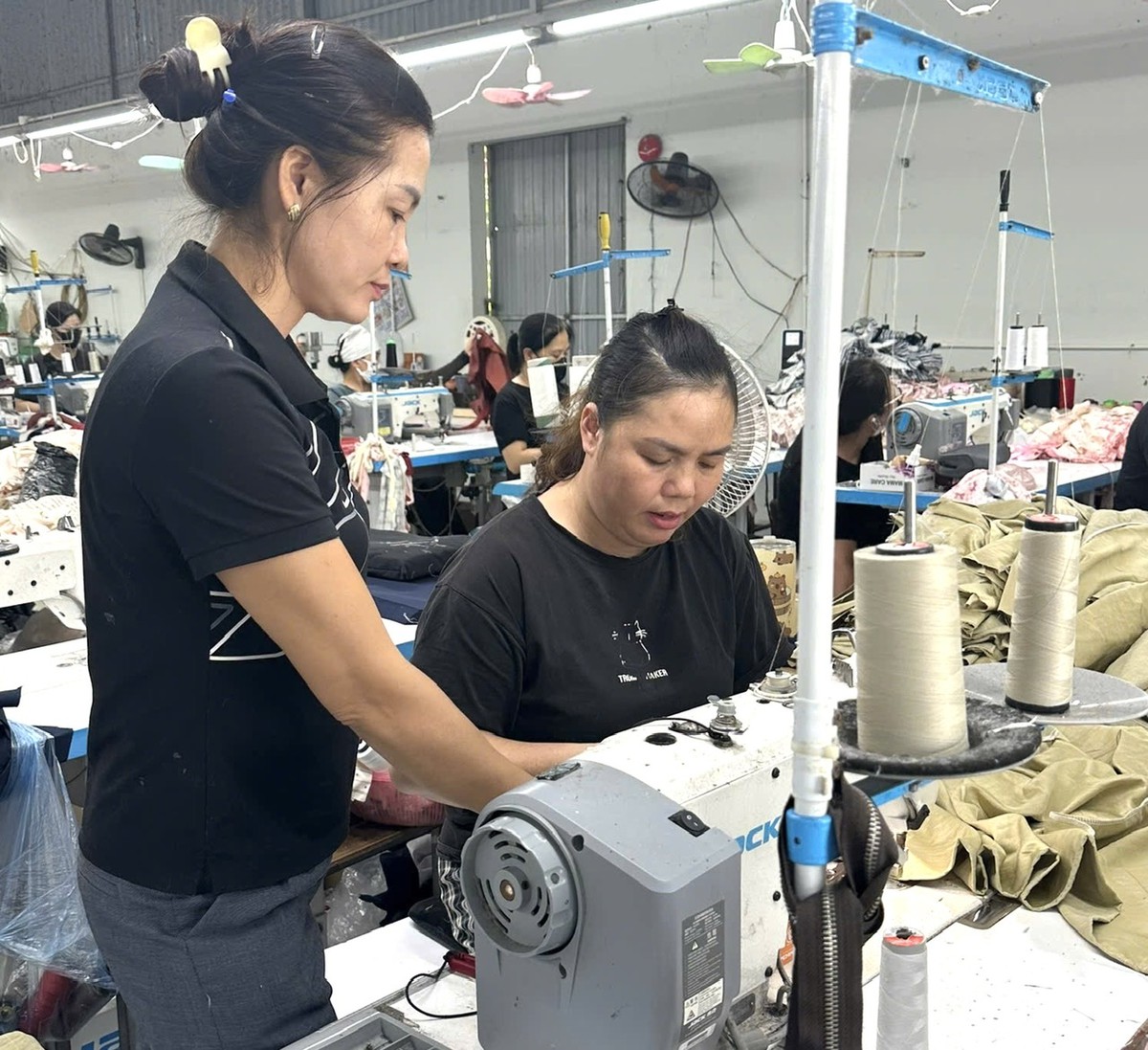 Gia đình - Bệ đỡ để phụ nữ vươn xa - Ảnh 2.
