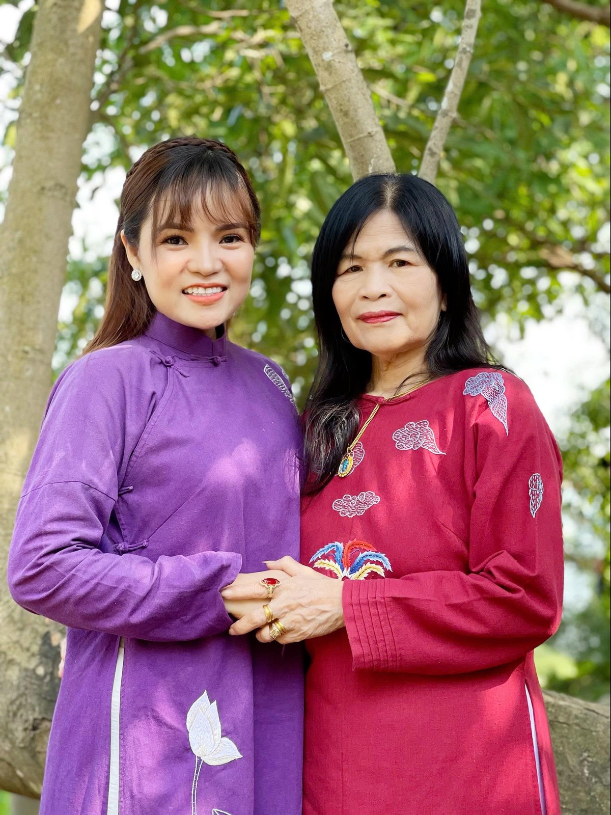 Nghệ sĩ Mai Chung kể chuyện Huế bằng dân ca cổ và những thước phim - Ảnh 1.