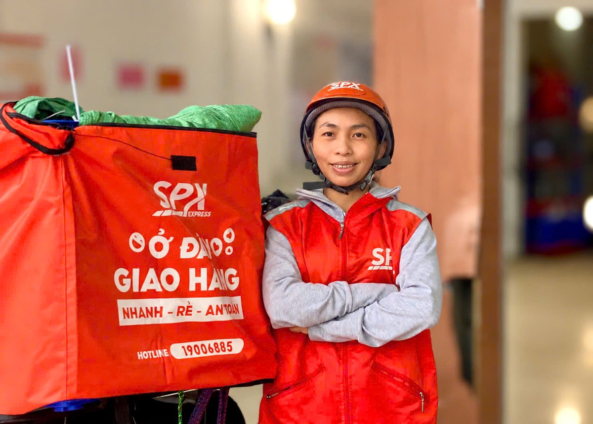 Chuyện nữ tài xế SPX Express: “Tôi trao đi cả niềm vui và sự an tâm qua từng kiện hàng” - Ảnh 2.