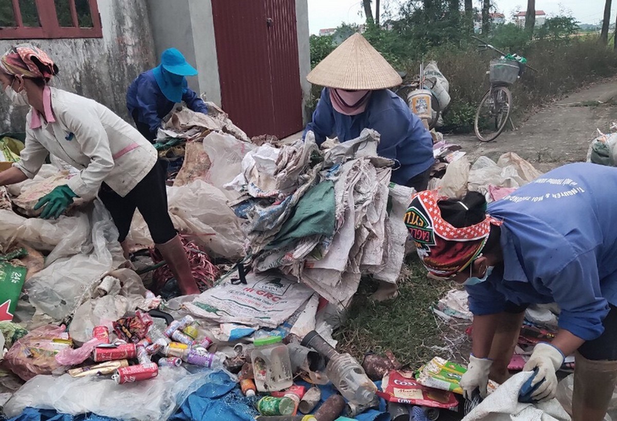 Bảo vệ sinh kế cho lao động nữ trong chuyển đổi xanh- Ảnh 1.