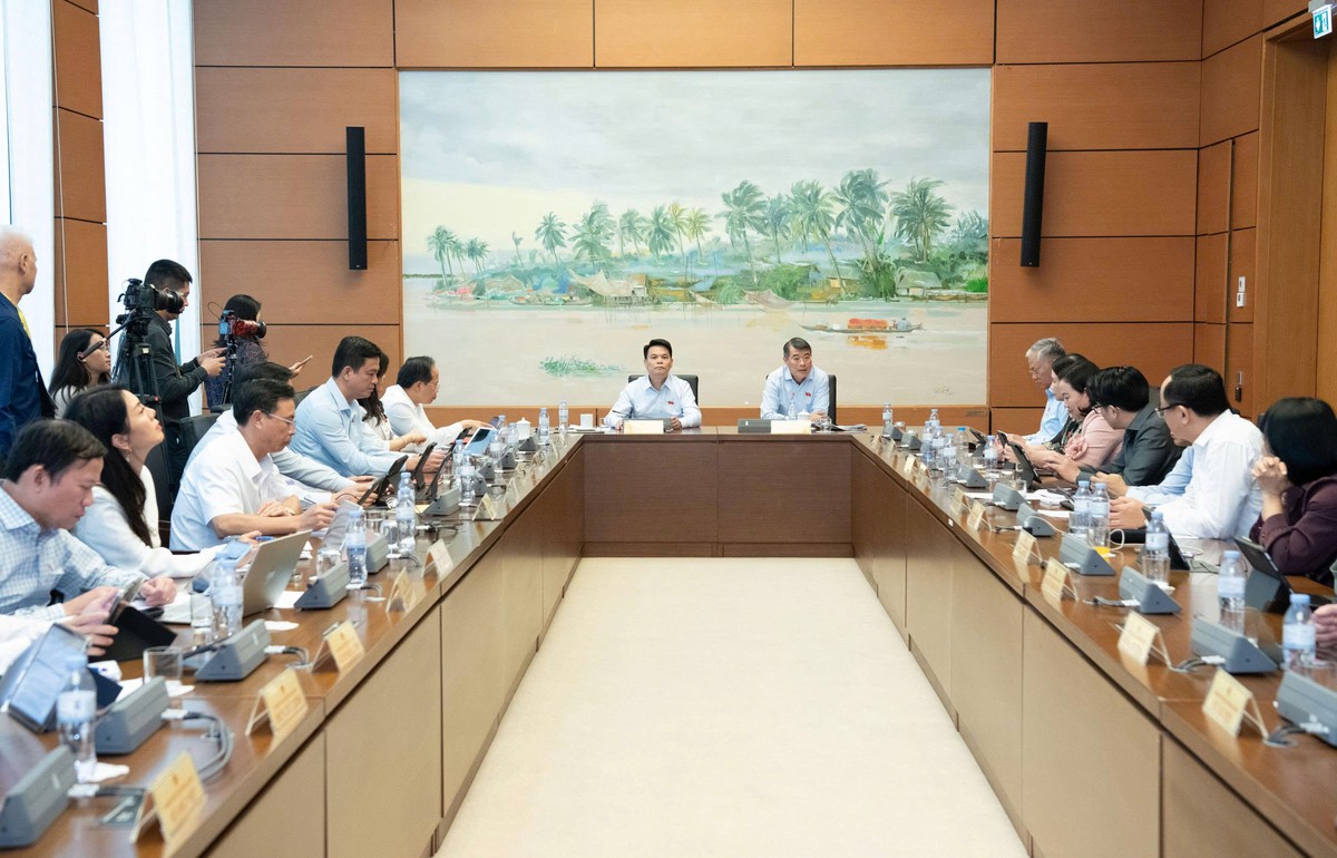 Thủ tướng Lê Minh Hưng: "Giá thuốc, thiết bị y tế đang bị đẩy lên quá cao"- Ảnh 2.