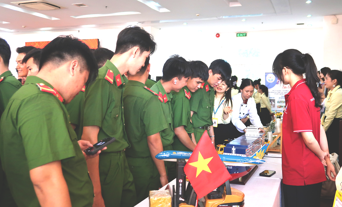 Khai giảng khóa học đặc biệt tại Trường Cao đẳng Kỹ nghệ II - Ảnh 8.