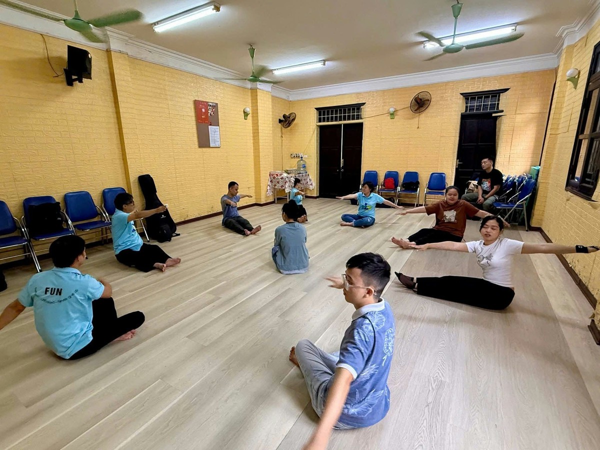 Đinh Hương Thủy và hành trình đưa diễn viên khiếm thị lên sân khấu- Ảnh 2.