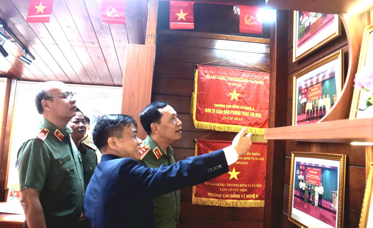 PGS. TS Bùi Văn Hưng - Hiệu trưởng Trường Cao đẳng Kỹ Nghệ II: “Nỗ lực để trao cơ hội nghề nghiệp, việc làm cho nhóm đối tượng đặc thù” - Ảnh 2.