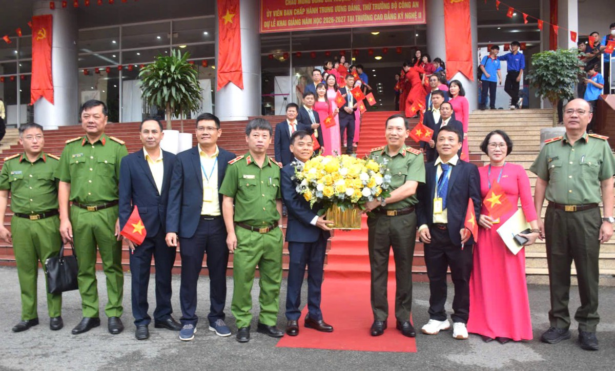 PGS. TS Bùi Văn Hưng - Hiệu trưởng Trường Cao đẳng Kỹ Nghệ II: “Nỗ lực để trao cơ hội nghề nghiệp, việc làm cho nhóm đối tượng đặc thù” - Ảnh 1.