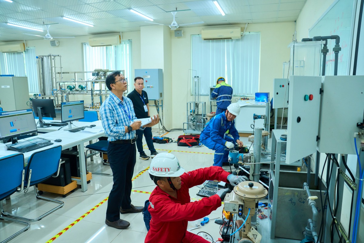 Vững kỹ năng nghề, sẵn sàng cho những lĩnh vực năng lượng mới- Ảnh 2.