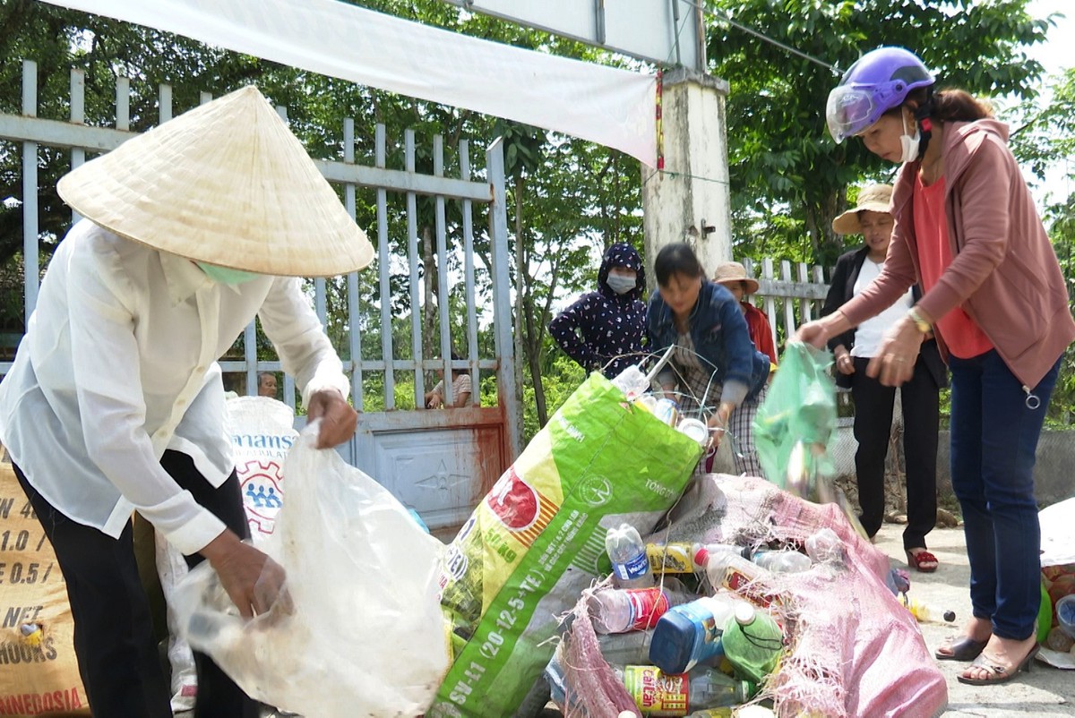 Bảo vệ sinh kế cho lao động nữ trong chuyển đổi xanh- Ảnh 2.