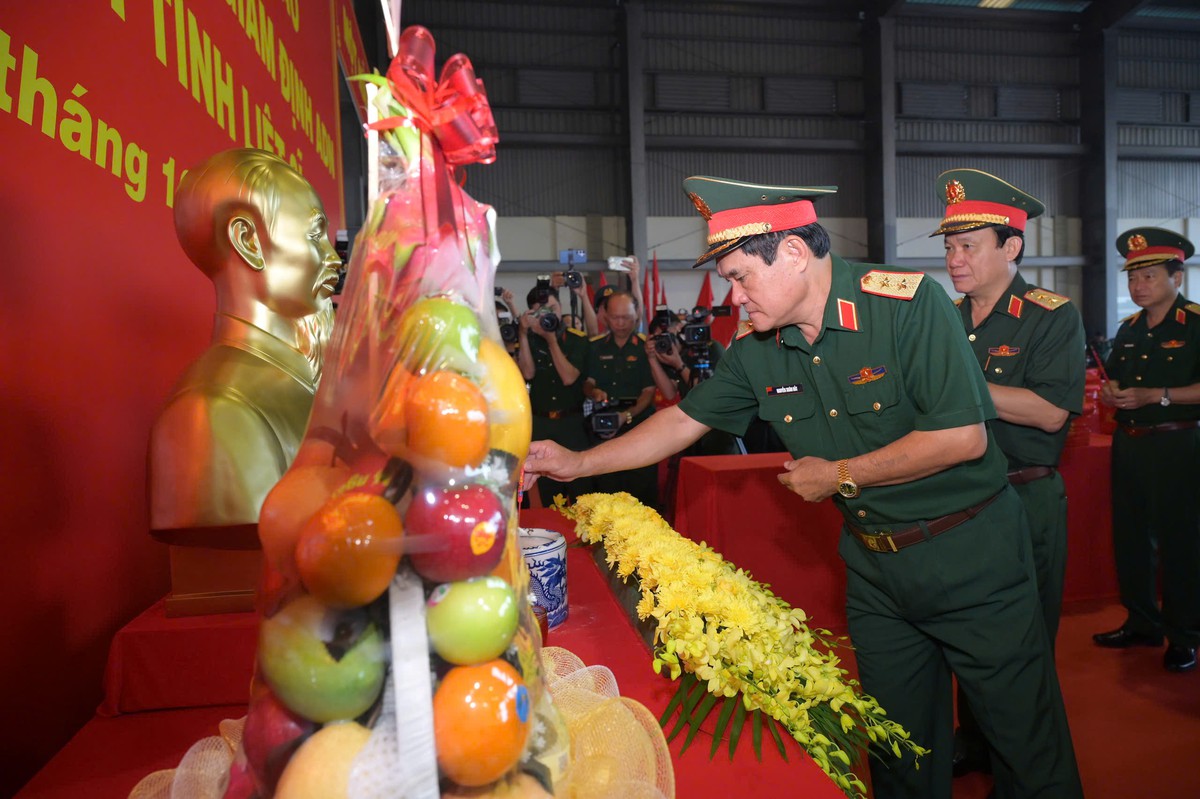 Cần Thơ: Vận chuyển 8.453 mẫu hài cốt liệt sĩ bằng máy bay quân sự phục vụ giám định ADN- Ảnh 1.
