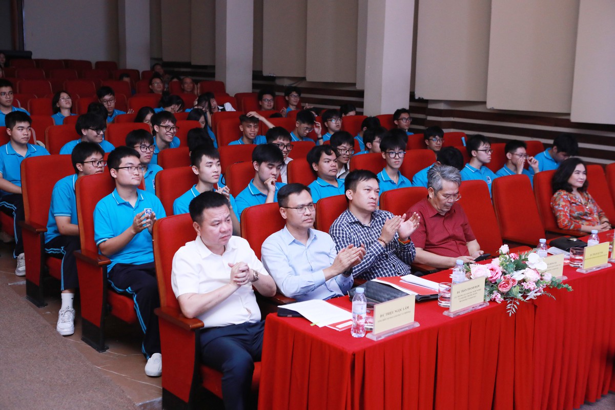 Tìm kiếm những người tiên phong đưa công nghệ đến bản làng - Ảnh 1.