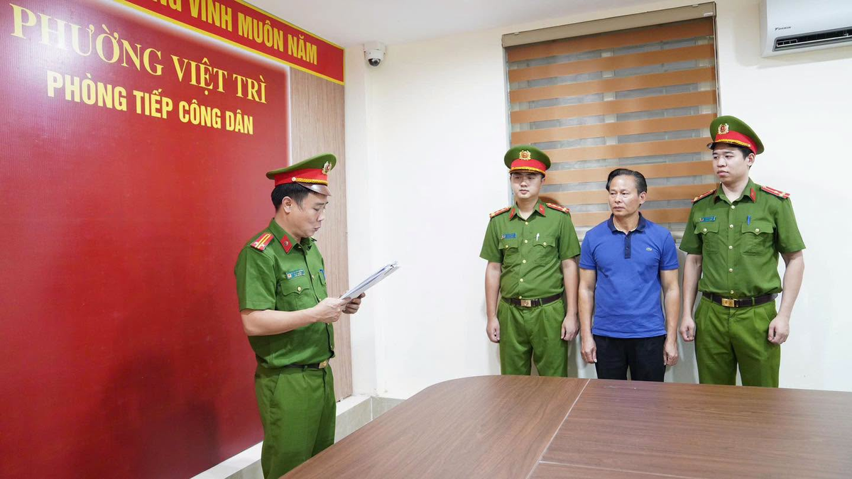 Bí thư, Chủ tịch xã ở Phú Thọ bị bắt vì tiếp tay khai thác đất trái phép - Ảnh 1.