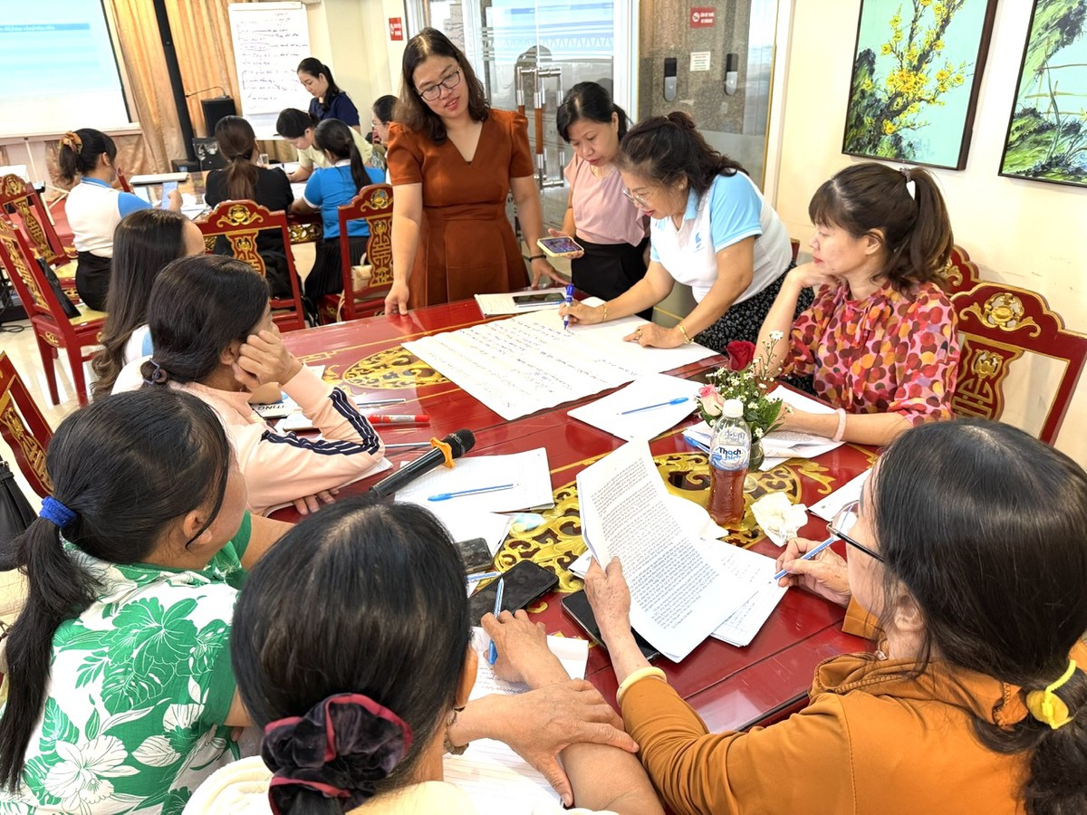 Cán bộ Hội không chỉ "tuyên truyền" mà thực sự "tham mưu, giám sát" lồng ghép giới - Ảnh 2.