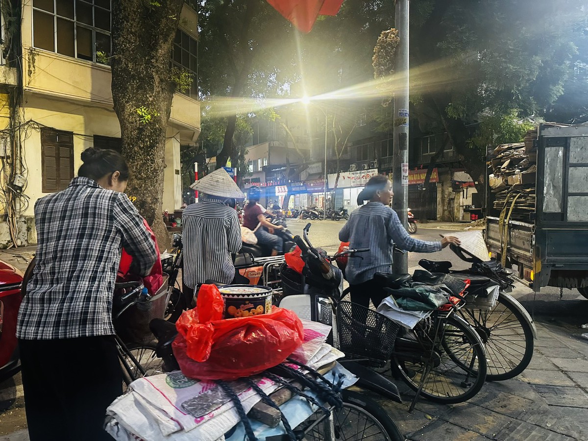 Bài toán EPR: Mở đúng "cánh cửa" để "phụ nữ ve chai" không bị bỏ lại phía sau- Ảnh 1.