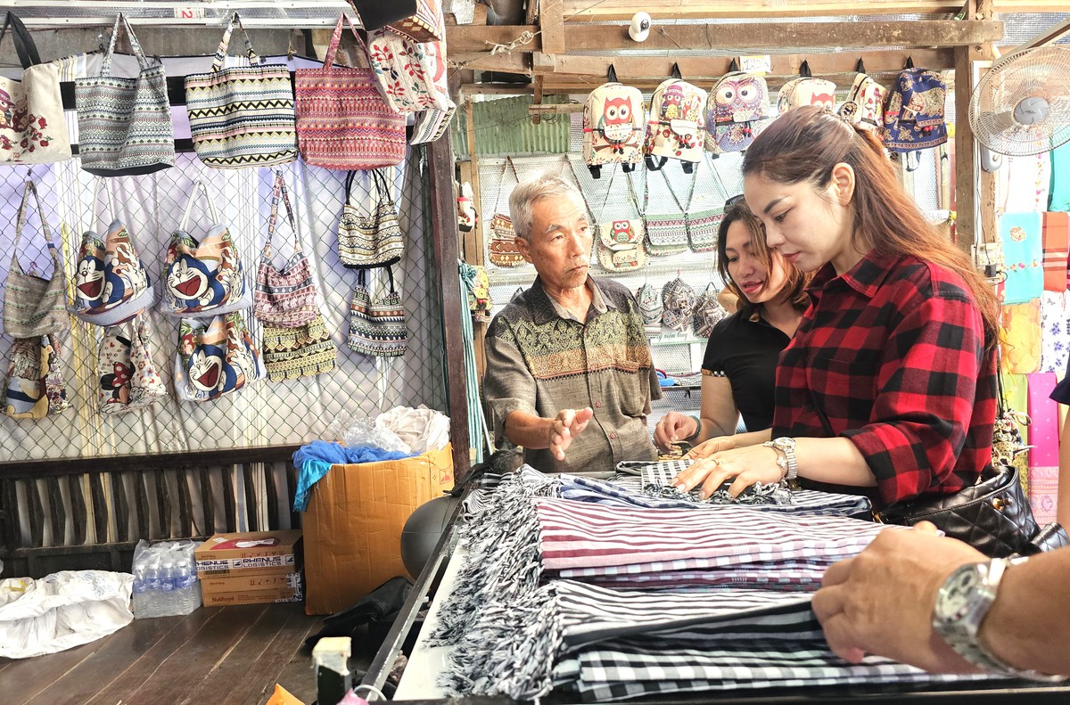 Phụ nữ Chăm – An Giang miệt mài giữ gìn nghề dệt thổ cẩm- Ảnh 2.