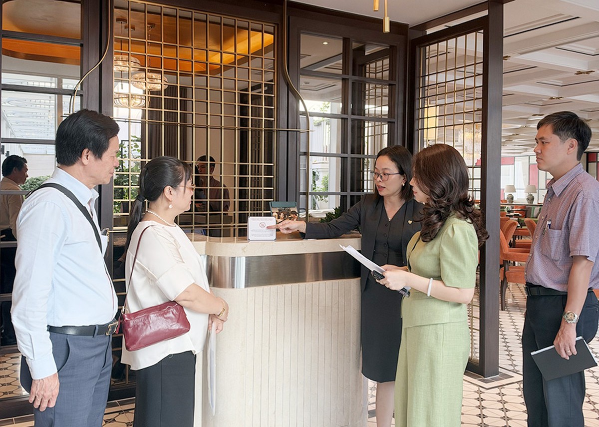 Huế: Nhiều điểm tham quan, cơ sở lưu trú tích cực xây dựng môi trường du lịch không khói thuốc - Ảnh 2.