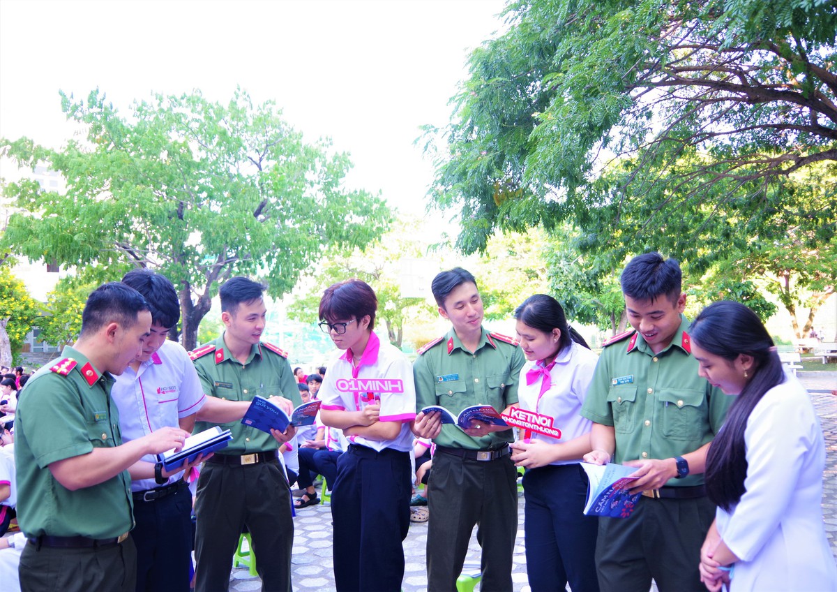 Khánh Hoà: Lan toả Chiến dịch “Không một mình” với thông điệp “Kết nối không tổn thương”- Ảnh 3.