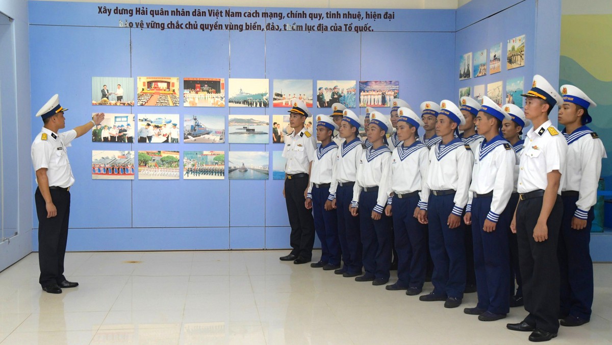 Tự hào truyền thống anh hùng của các thế hệ cán bộ, chiến sĩ Hải quân- Ảnh 1.