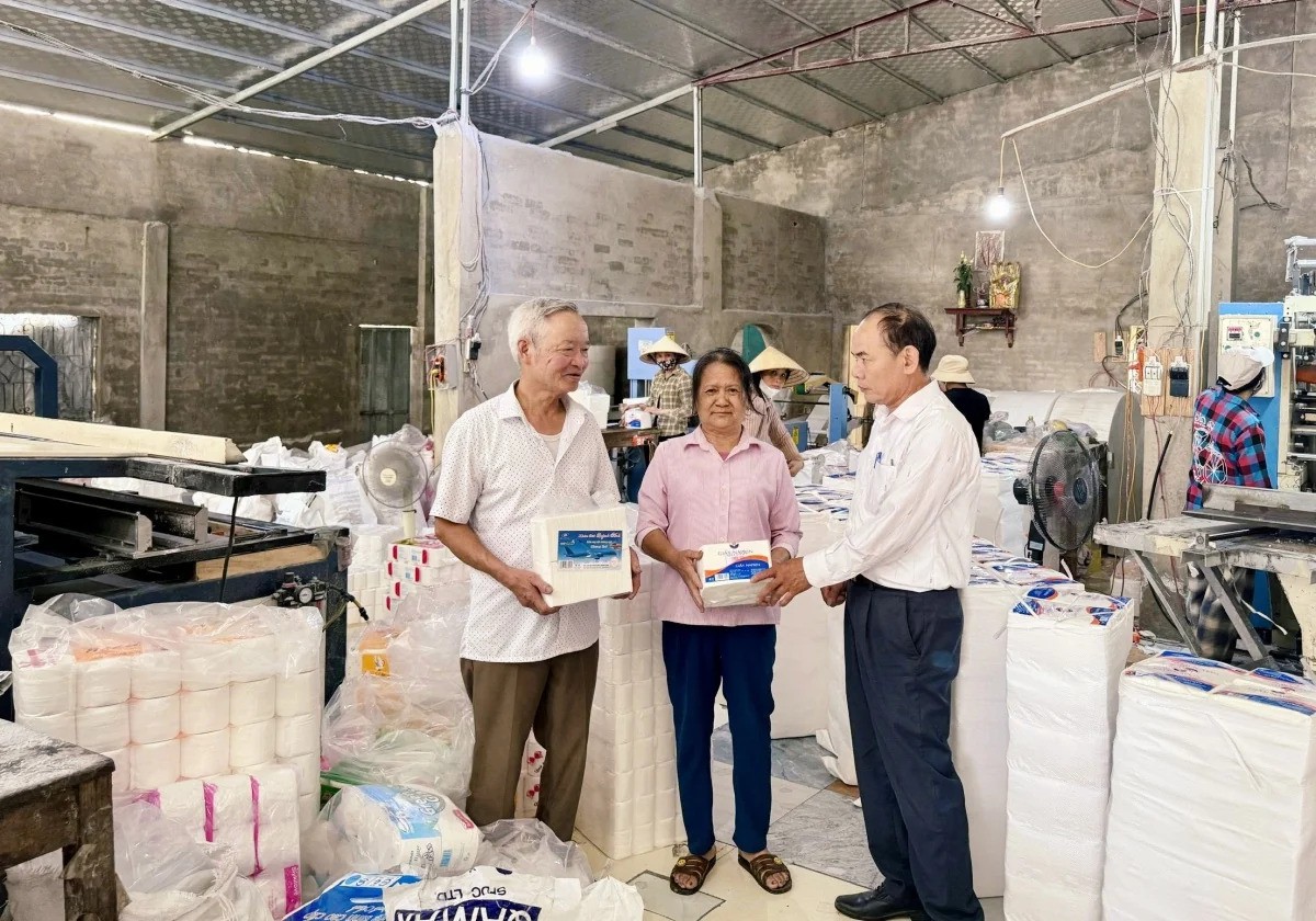 Khơi thông "nguồn lực bạc"- Bài 2: Bước chuyển tư duy từ trợ cấp sang bảo đảm quyền - Ảnh 3.
