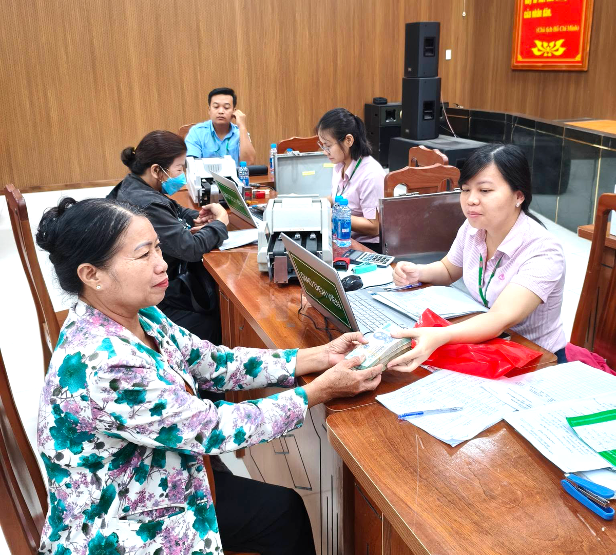 Hội LHPN phường Tân Đông Hiệp giám sát giải ngân vốn vay ưu đãi, hỗ trợ hội viên phát triển kinh tế - Ảnh 1.