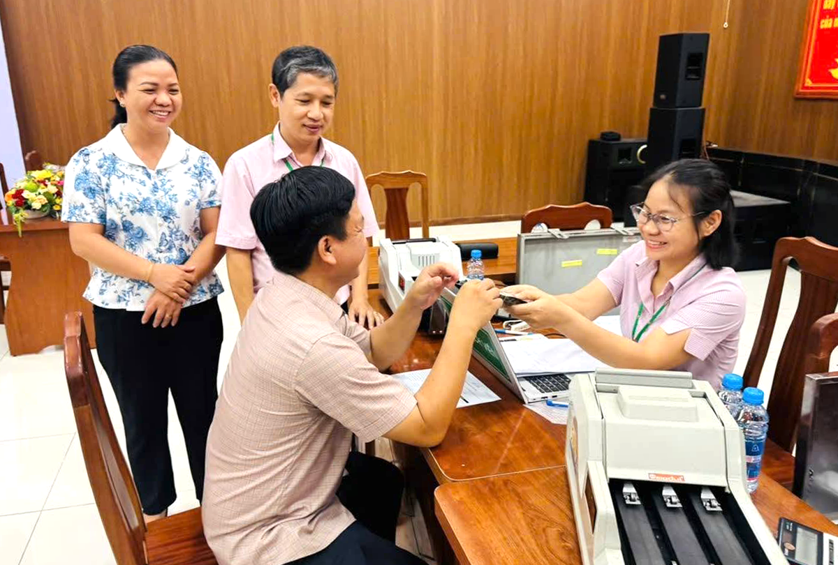 Hội LHPN phường Tân Đông Hiệp giám sát giải ngân vốn vay ưu đãi, hỗ trợ hội viên phát triển kinh tế - Ảnh 2.