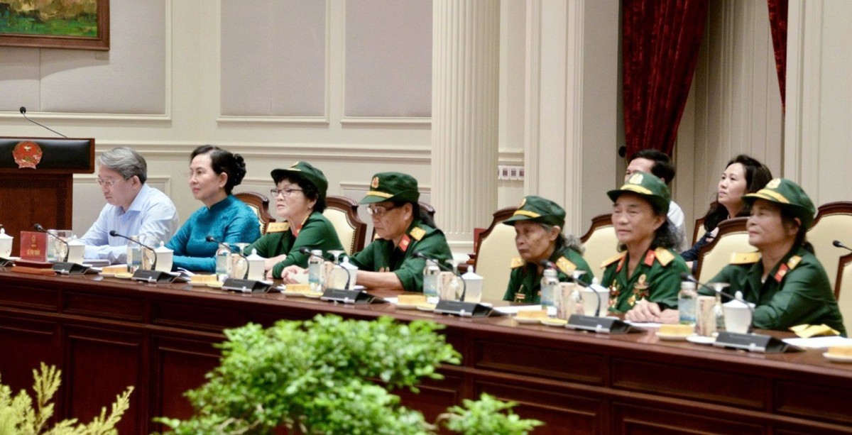 Tổng Bí thư, Chủ tịch nước Tô Lâm gặp mặt Đại đội nữ lái xe Trường Sơn - Ảnh 4.
