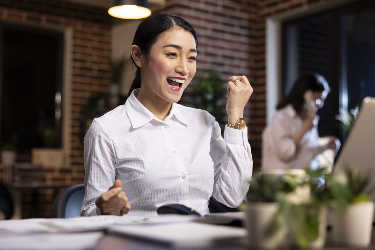 Diễn đàn tháng 10: Tự trọng nơi công sở - Bớt tô vẽ, thêm trách nhiệm - Ảnh 1.