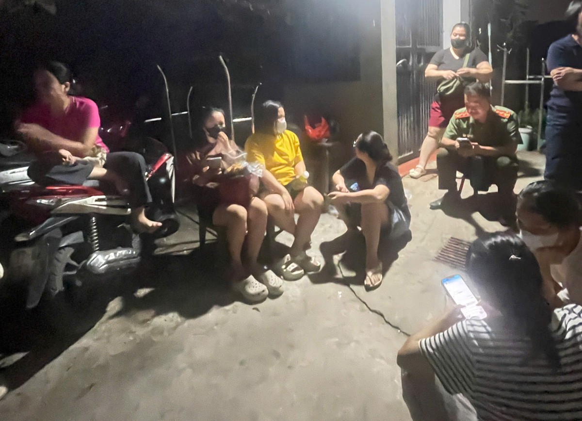 Vụ bữa ăn bán trú tại Trường Tiểu học Hoài Đức: Kho hàng phía sau Công ty Mai Phương có gì? - Ảnh 1.
