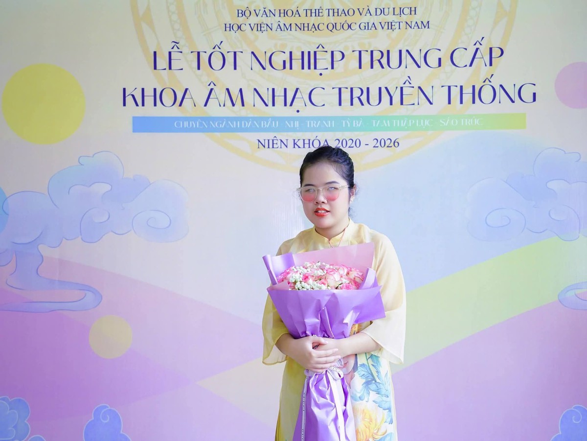 Cuộc sống 10 năm sau của cô bé khiếm thị Top 4 Vietnam Idol Kids 2017 - Ảnh 2.
