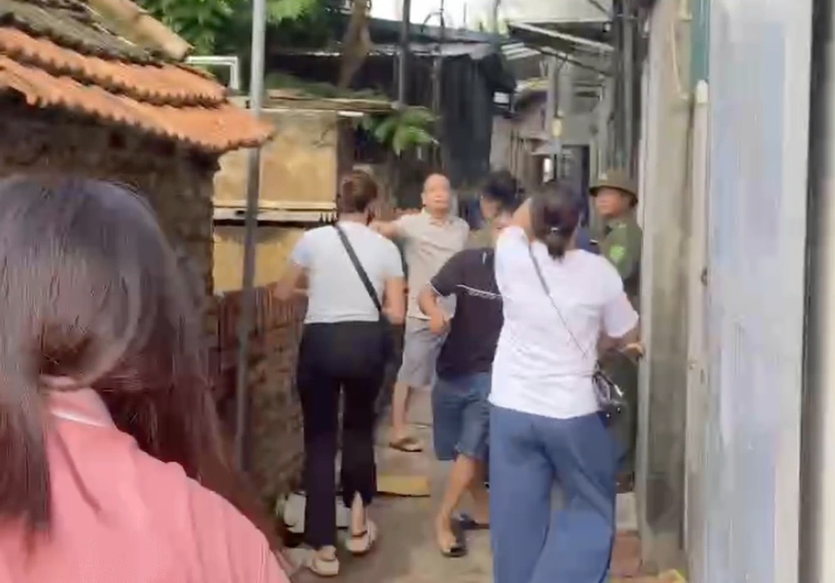 Vụ bữa ăn bán trú tại Trường Tiểu học Hoài Đức: Kho hàng phía sau Công ty Mai Phương có gì? - Ảnh 2.