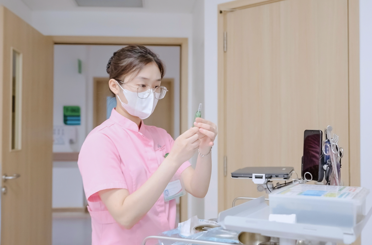 Liệu pháp sinh học điều trị loãng xương tránh biến chứng cho người cao tuổi- Ảnh 1.